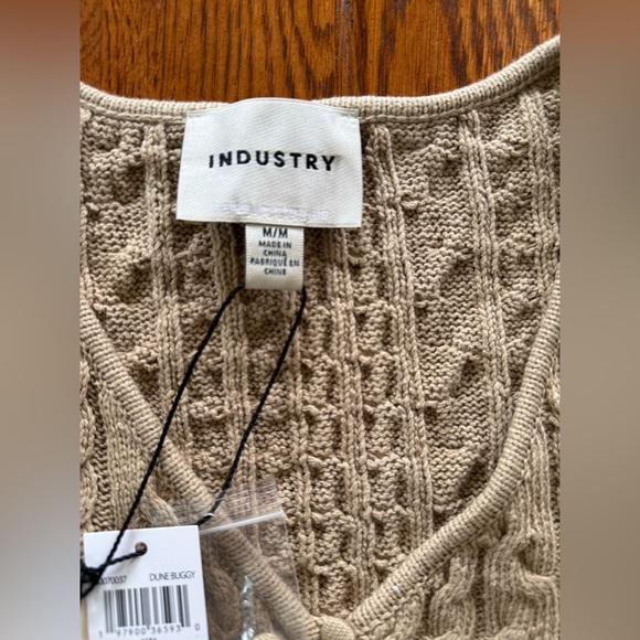 🆕 Industry Beige Cable Knit Button Up Vest - Picture 5 of 6